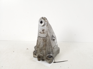 Mercedes Benz C-Class 205 (2014–2021) Motorhalter A2742231004 - 3
