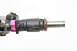  Fuel injector 