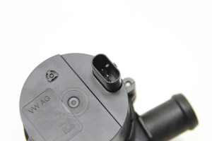 Volkswagen Passat B8 (2014–2023) Auxiliary water pump 5Q0965567 - 3