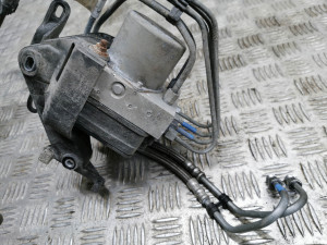 Tesla Model 3 3 (2016–2024) ABS unit 1044745-00-B - 2