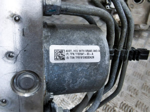Tesla Model 3 3 (2016–2024) ABS unit 1044745-00-B - 3