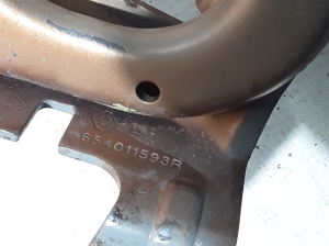  Engine cover hinge 