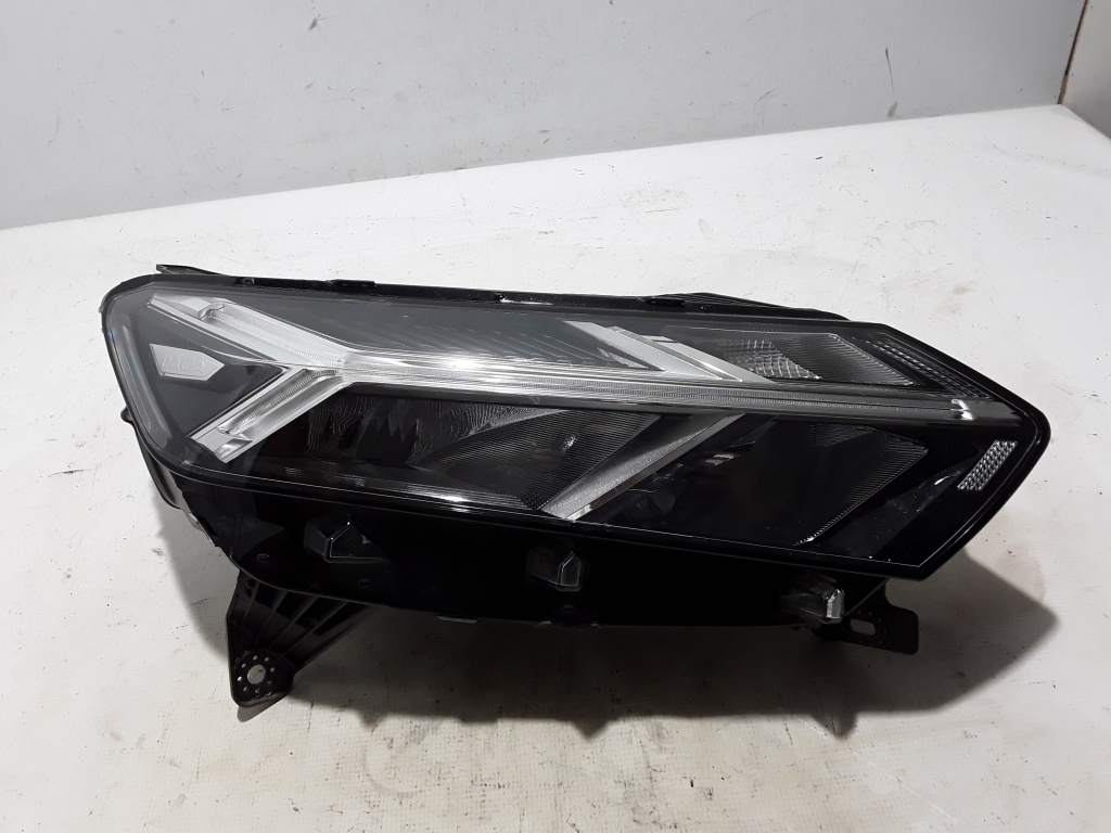 Used Dacia Sandero Headlights 260101940R