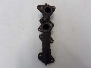  Exhaust manifold 