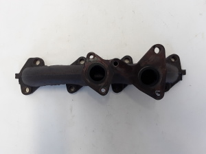  Exhaust manifold 