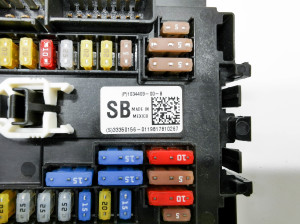 Tesla Model S S (2012–2026) Drošinātāju kaste salonā 1034409-00-b - 2