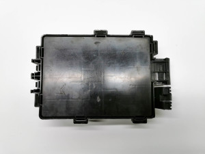 Tesla Model S S (2012–2026) Drošinātāju kaste salonā 1034409-00-b - 3