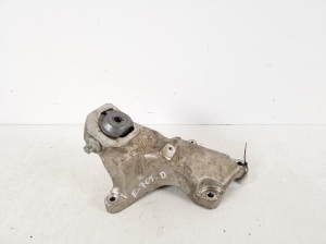 Motorhalter - A1772230204
