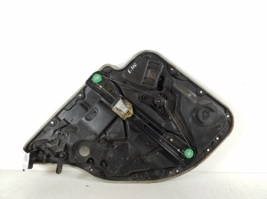 Mercedes Benz C-Class 205 (2014–2021) Aizmugurējo sānu durvju logu pacēlājs un tā detaļas - 2