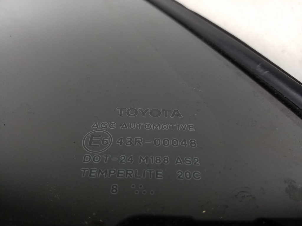 TOYOTA Avensis T27 Galinė kairė fortkutė (mažasis stiklas) 68124-05100 21611528