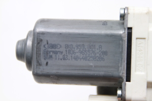 Skoda Superb (2008–2015) Front door window regulator motor 8K0959801A - 2