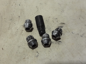  Wheel nuts, bolts 