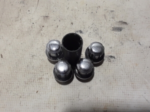  Wheel nuts, bolts 