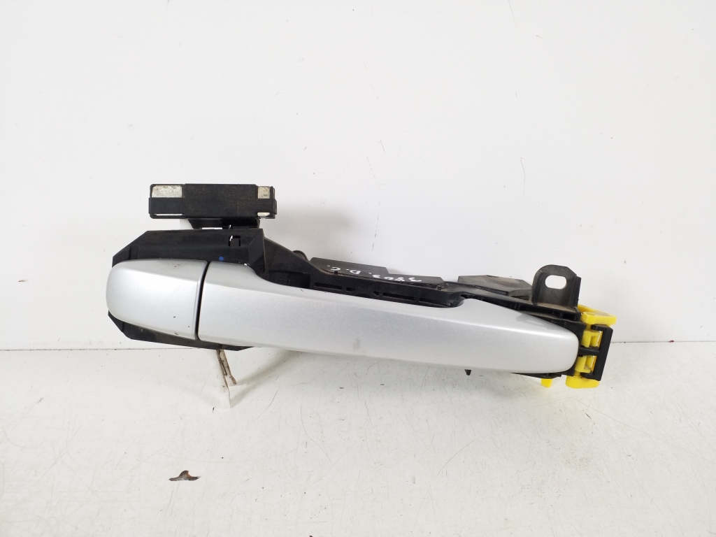 TOYOTA Avensis T27 Right Side Sliding Door Exterior Handle 21611153