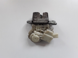 Trunk lid lock - 5808A119