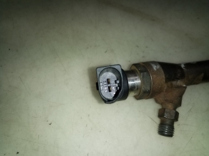  Fuel injector 