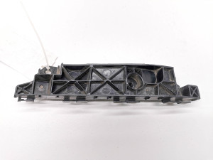 Front bumper bracket - 865142Y000