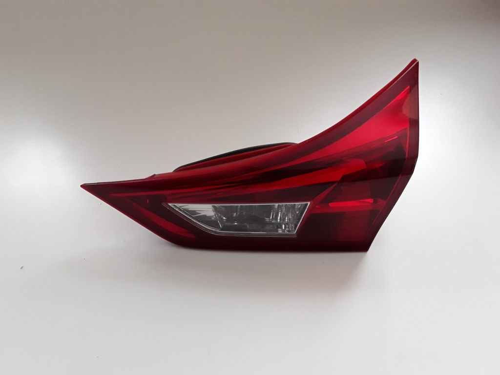  Rear lamp on the handrail and its details 