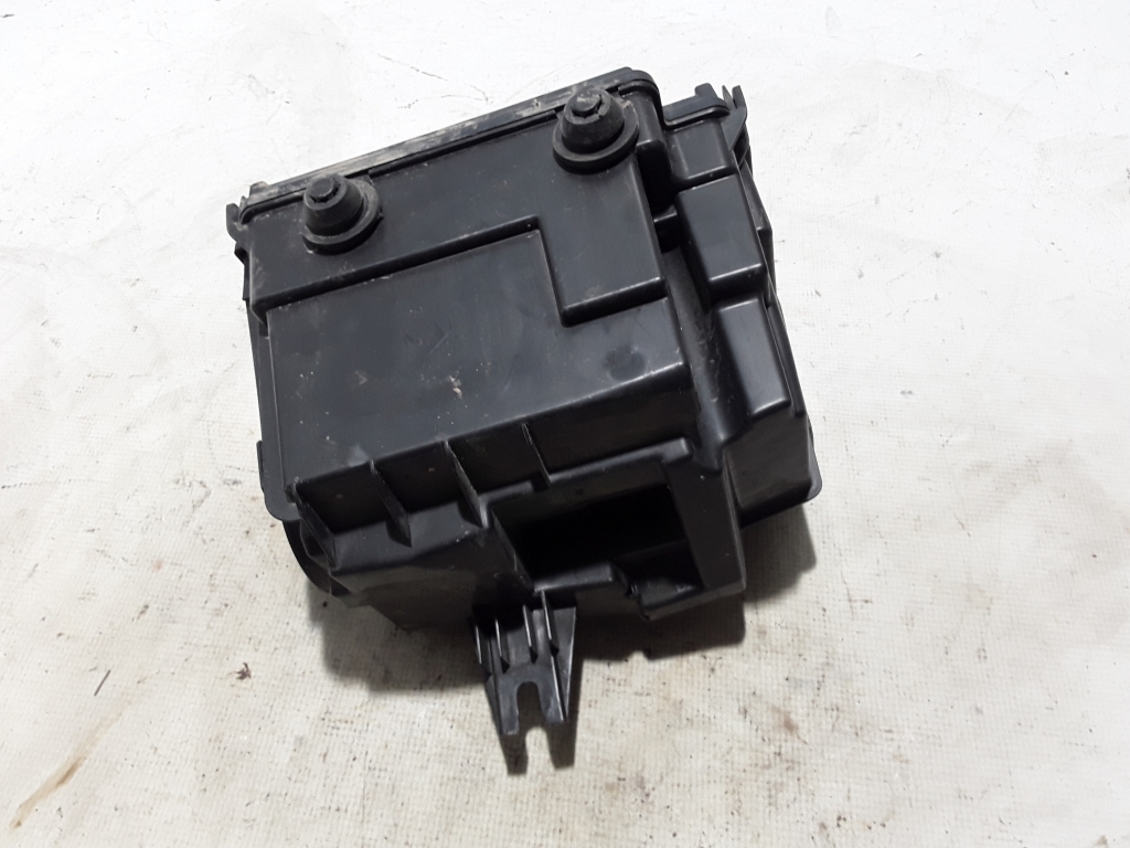 Naudotas RENAULT Trafic Saugiklių bloko korpusas po variklio gaubtu ...