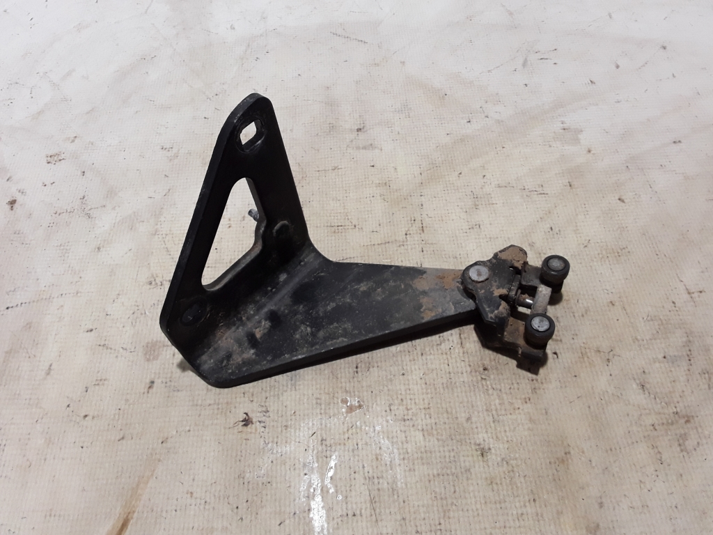 RENAULT Trafic 3 generation (2014-2023)  Sliding door lower bracket 745978999R 21016345