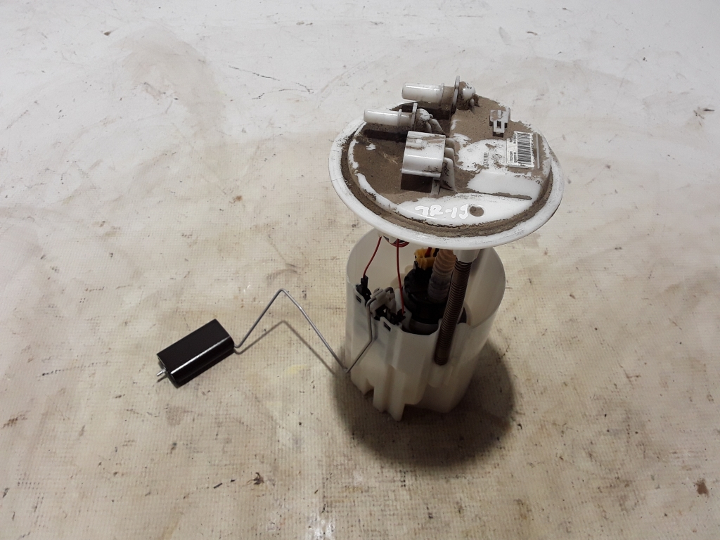 Used RENAULT Trafic Fuel pump in the tank 172021036R