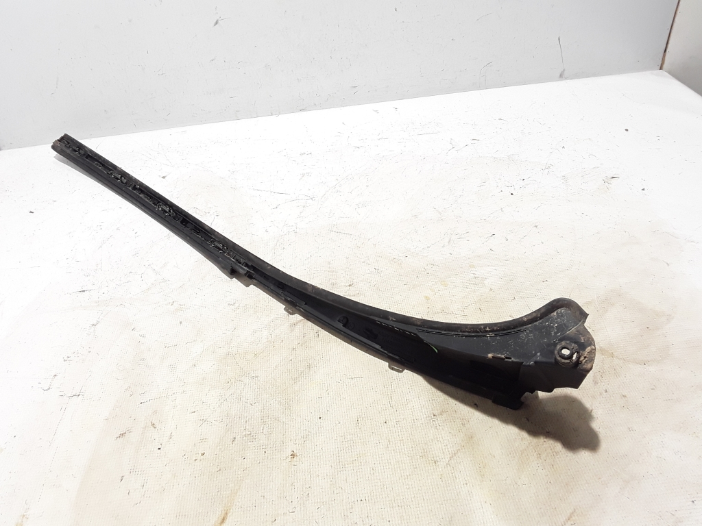 Used RENAULT Trafic Windscreen strut outer 727618104R