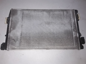 Skoda Fabia MK 2 (2007–2014) Jahutusradiaator 6Q0121253R - 2