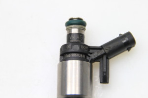  Fuel injector 