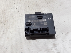  Rear side door control unit 