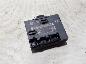   Rear side door control unit 