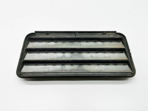  Rear wing ventilation grille 