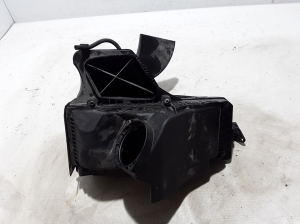 Boîtier de filtre à air - 8K0133835AD