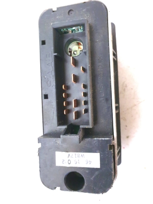 Saab 9-5 (1997–2010) Front door glass switch 46 16 082 - 2