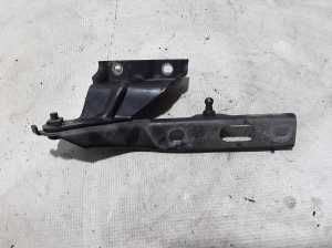  Engine cover hinge 