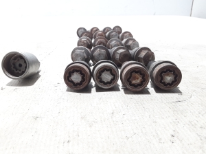 AUDI Q5 (2008–2017) Wheel nuts, bolts - 2