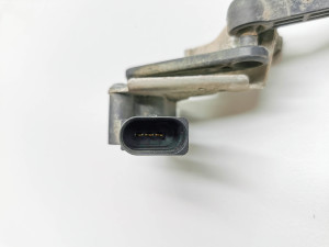 Tesla Model 3 3 (2016–2024) Rear hub sensor 1044971-00-C - 2
