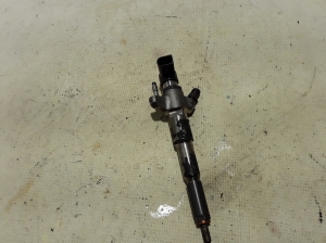  Fuel injector 