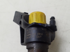  Fuel injector 