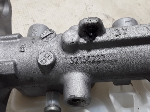  Master cylinder 