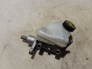  Master cylinder 