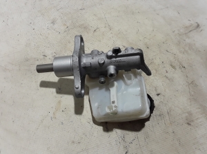  Master cylinder 