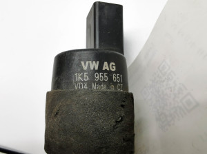 AUDI A8 D4 (2010–2017) Front windshield washer pump 1K5955651 - 2