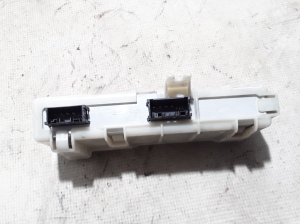  Trunk lid control module 