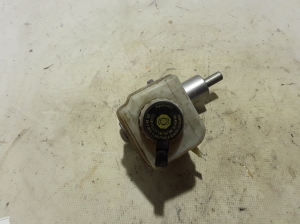  Master cylinder 