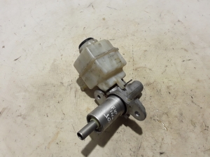  Master cylinder 