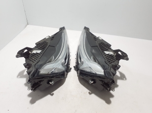 VOLVO XC60 (2017–2026) Phare avant - 2