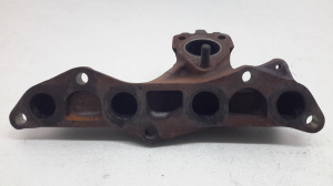  Exhaust manifold 