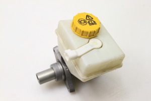  Master cylinder 