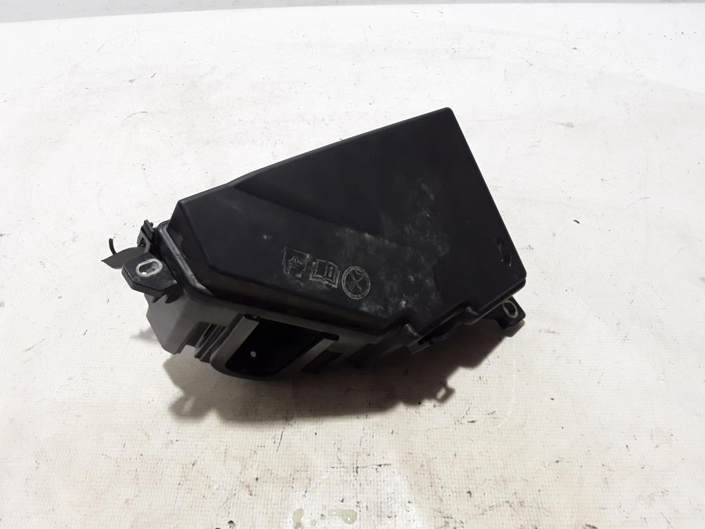 VOLVO XC60 2 generation (2017-2024) Fuse Box Holder 31398000 21018021