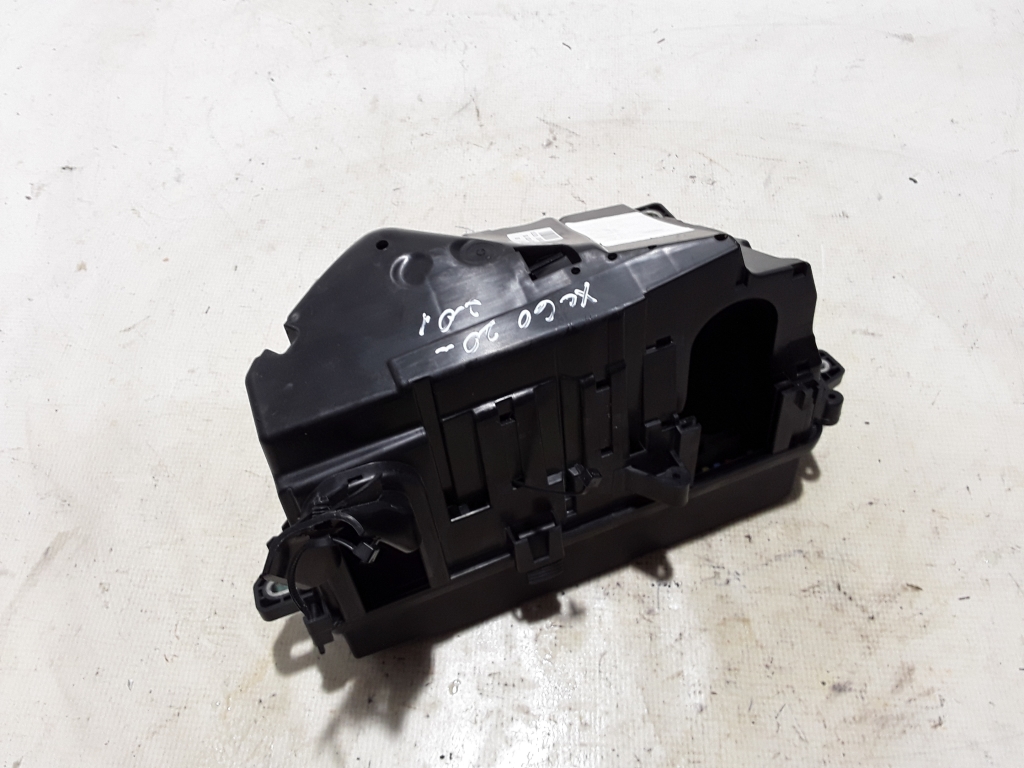 VOLVO XC60 2 generation (2017-2024) Support de boîte à fusibles 31398000 21018021